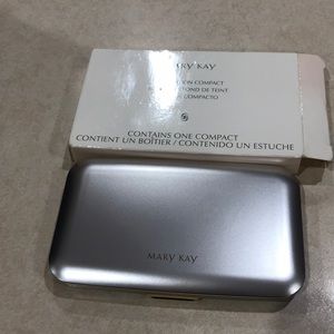 New Marykay Make up compact